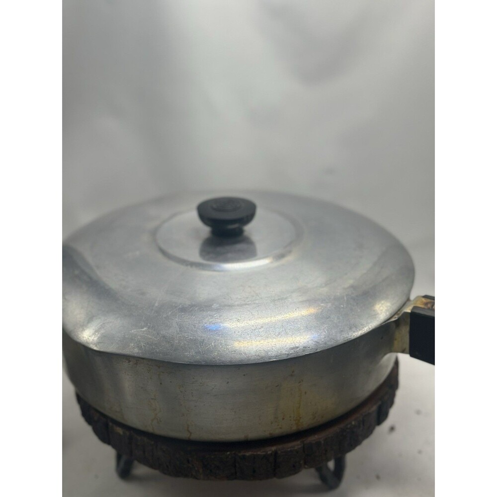 Wagner Ware Magnalite 4570-P Chicken Frying Skillet W Lid Dbl Spout 11.5